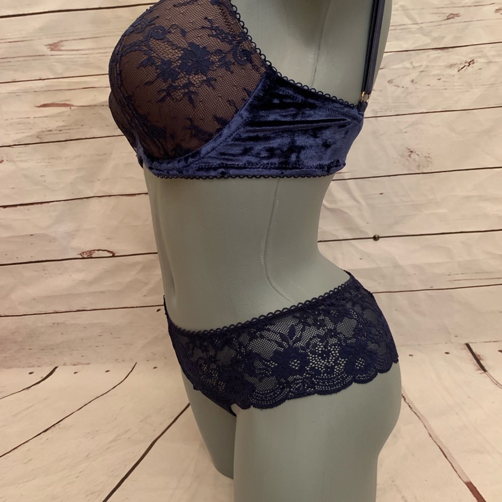 Victoria Secret Set - Picture 4 of 6